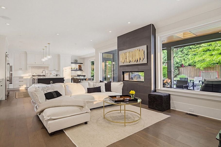 1138 Ridgewood Drive North Vancouver, BC - 3