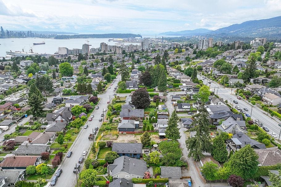 534 E 7th Street North Vancouver, BC - 37