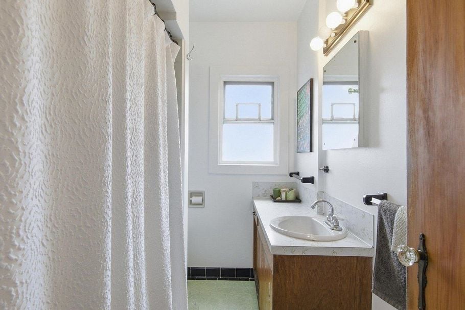 2506 W 15th Avenue Vancouver, BC - 18