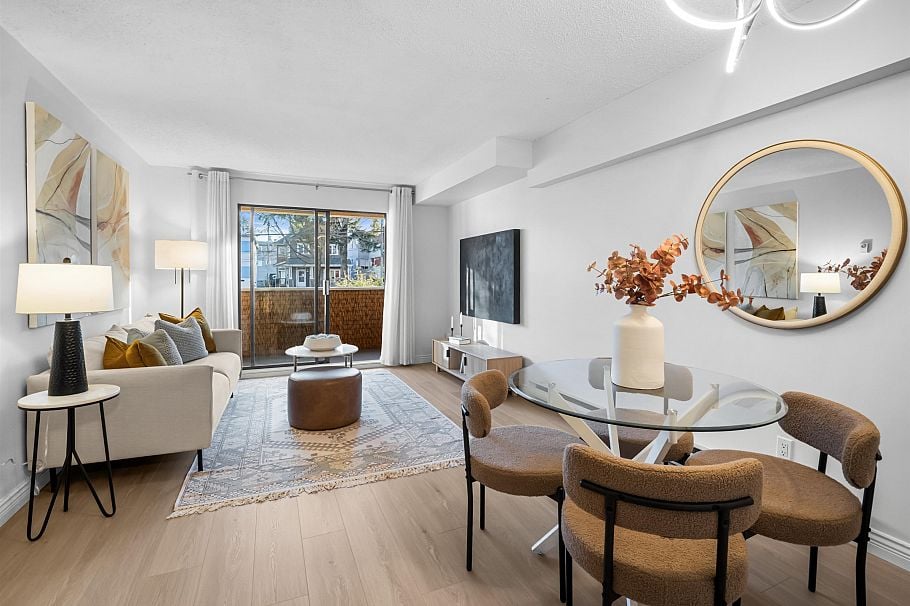 313 975 E Broadway Vancouver, BC - 1