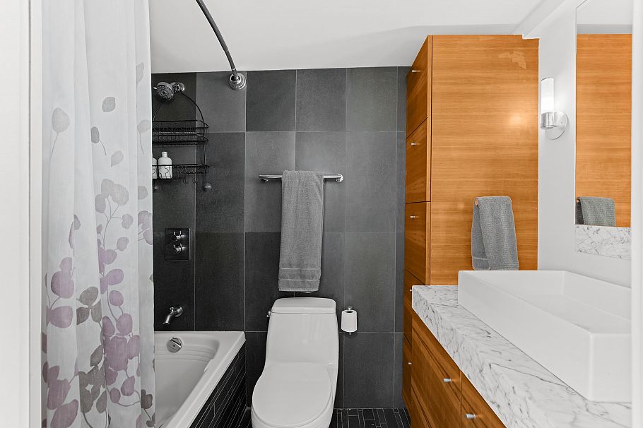 9 1934 Barclay Street Vancouver, BC - 13