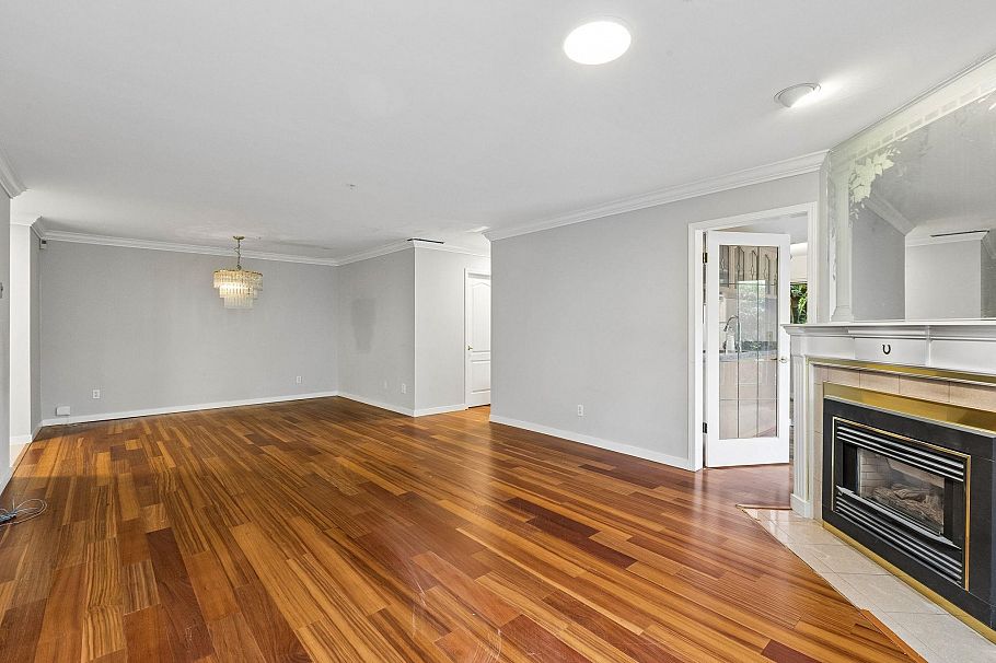 103 7580 Columbia Street Vancouver, BC - 3