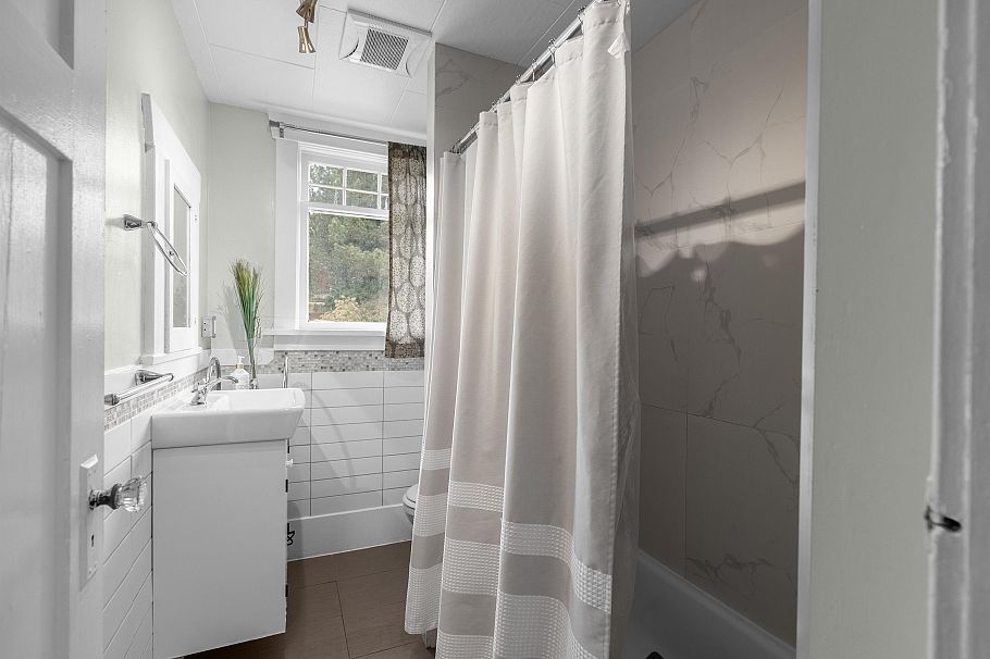 3425 W 8th Avenue Vancouver, BC - 16