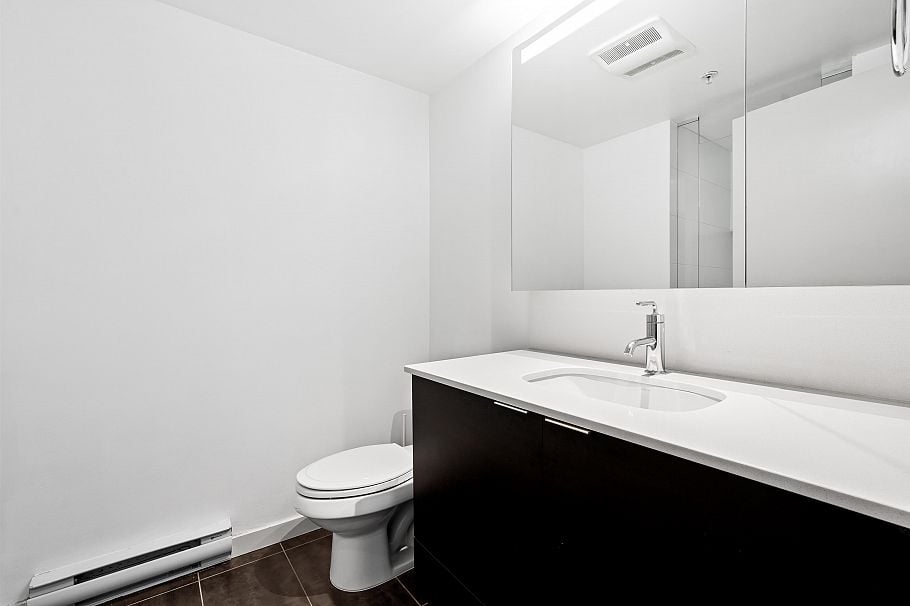 203 1677 Lloyd Avenue North Vancouver, BC - 22