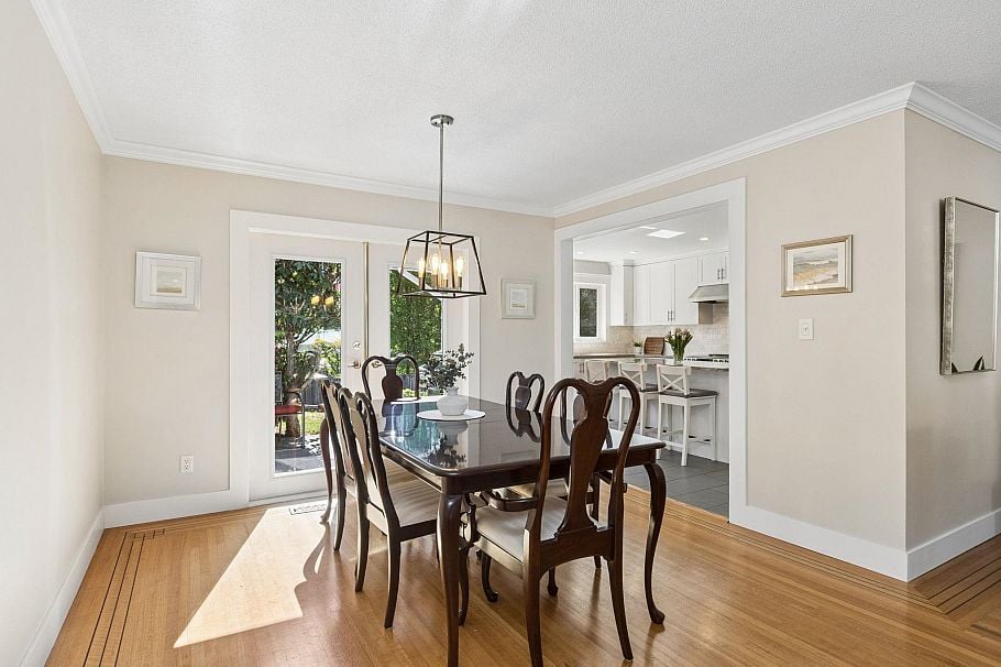 1256 Eastview Road North Vancouver, BC - 10