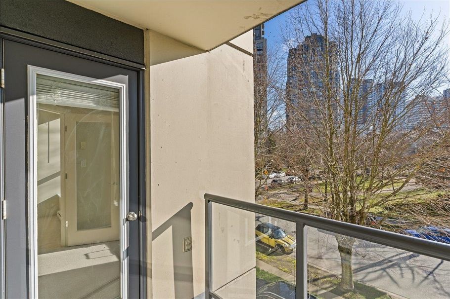 303 3588 Crowley Drive Vancouver, BC - 20
