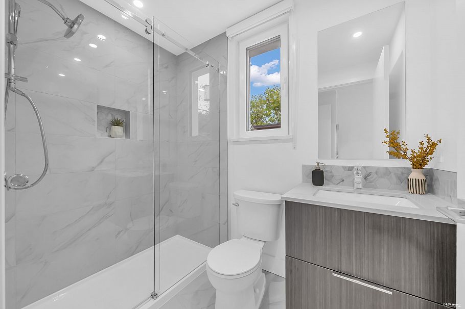1732 Templeton Drive Vancouver, BC - 18