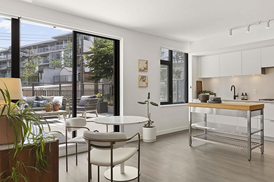 301 210 E 5th Avenue Vancouver, BC - 3