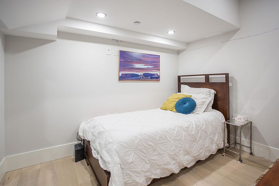 2 1152 Comox Street Vancouver, BC - 22