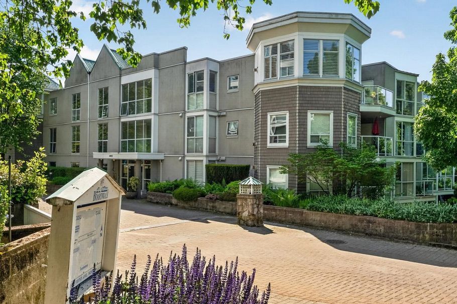 109 8460 Jellicoe Street Vancouver, BC - 1