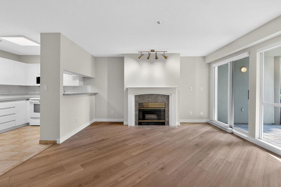 109 8460 Jellicoe Street Vancouver, BC - 5