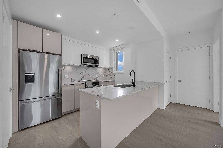 309 2250 E 1st Avenue Vancouver, BC - 1
