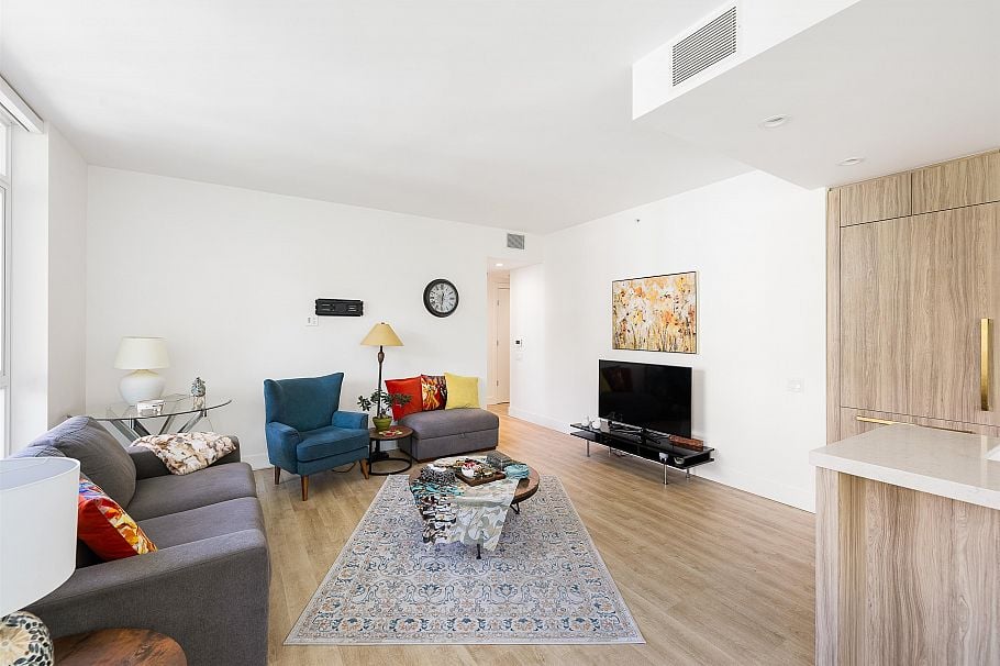 801 2325 Emery Court North Vancouver, BC - 23