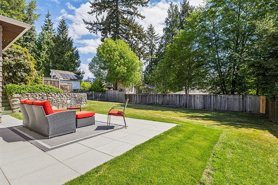 1256 Eastview Road North Vancouver, BC - 23