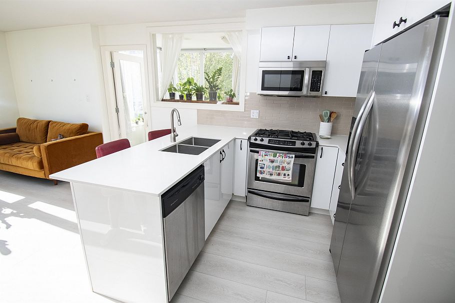 204 2483 Spruce Street Vancouver, BC - 2