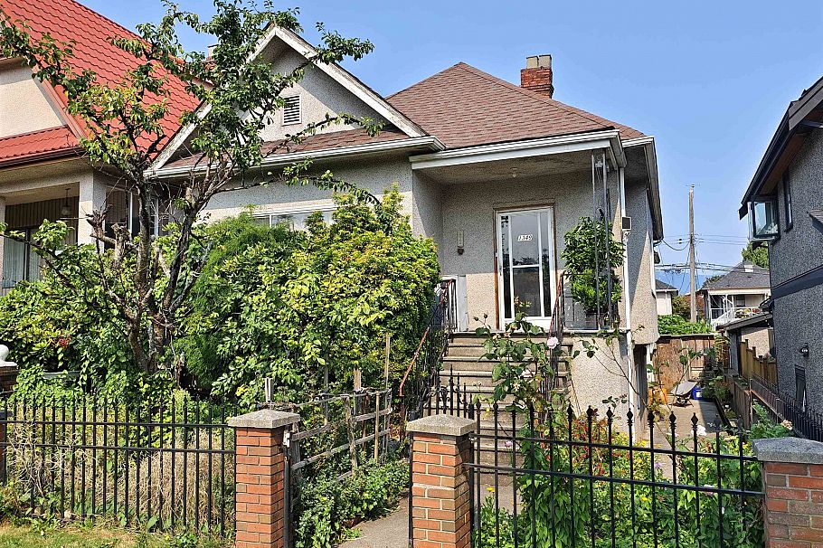1349 E 14th Avenue Vancouver, BC - 1