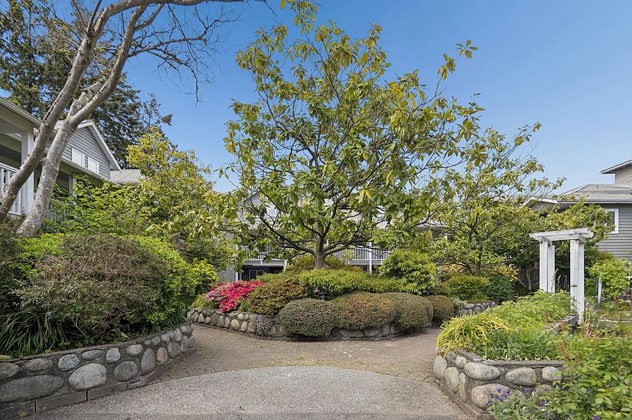 207 1518 Bowser Avenue North Vancouver, BC - 30