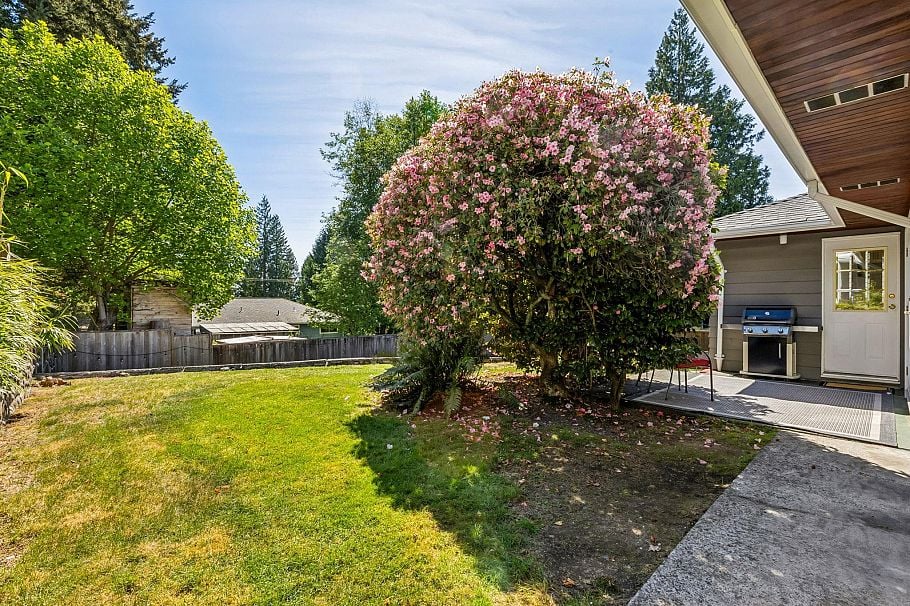 1256 Eastview Road North Vancouver, BC - 19