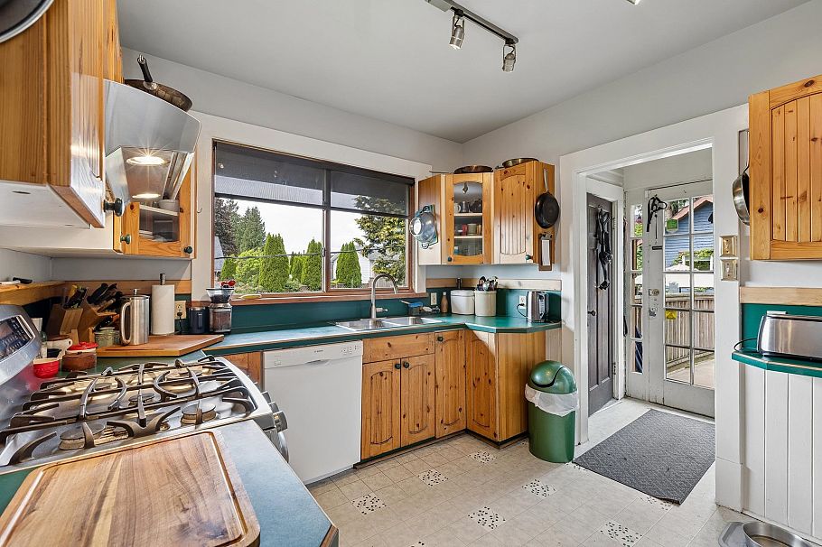 534 E 7th Street North Vancouver, BC - 12