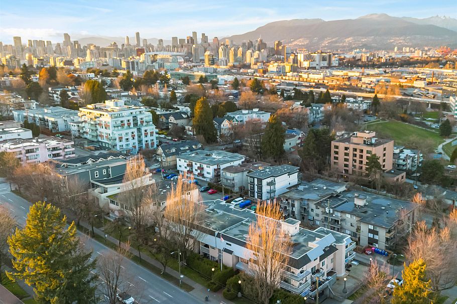 313 975 E Broadway Vancouver, BC - 25