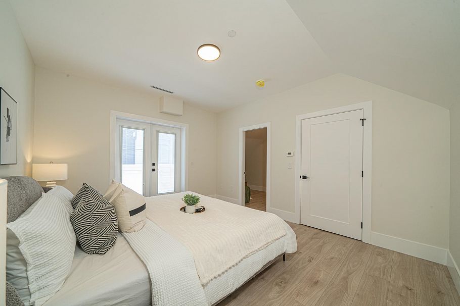 972 Park Drive Vancouver, BC - 30