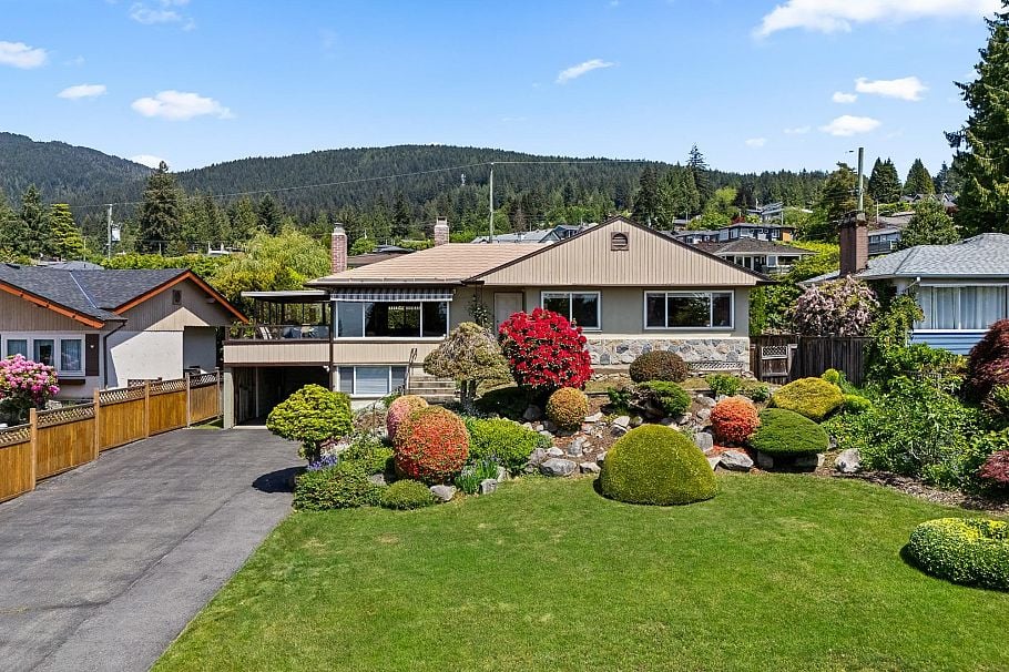 170 Carisbrooke Crescent North Vancouver, BC - 1