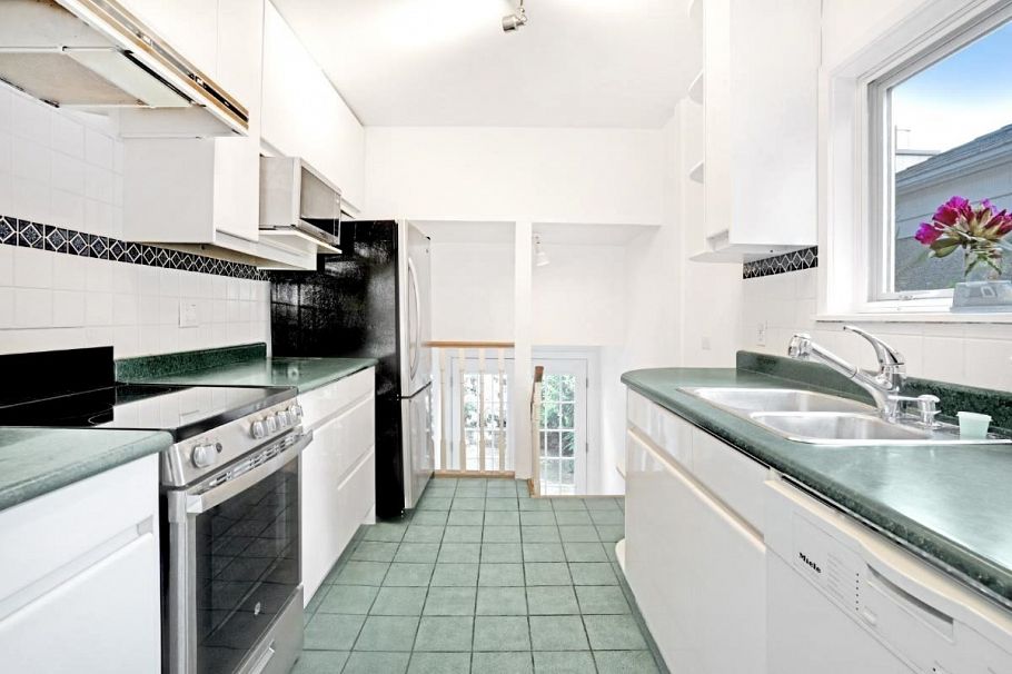 2305 W 3rd Avenue Vancouver, BC - 13