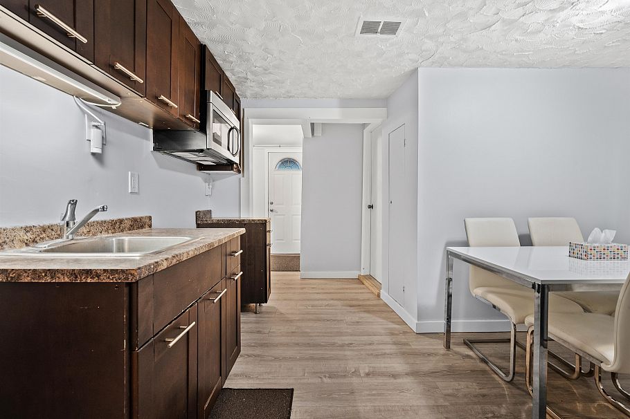 443-445 W Keith Road North Vancouver, BC - 28