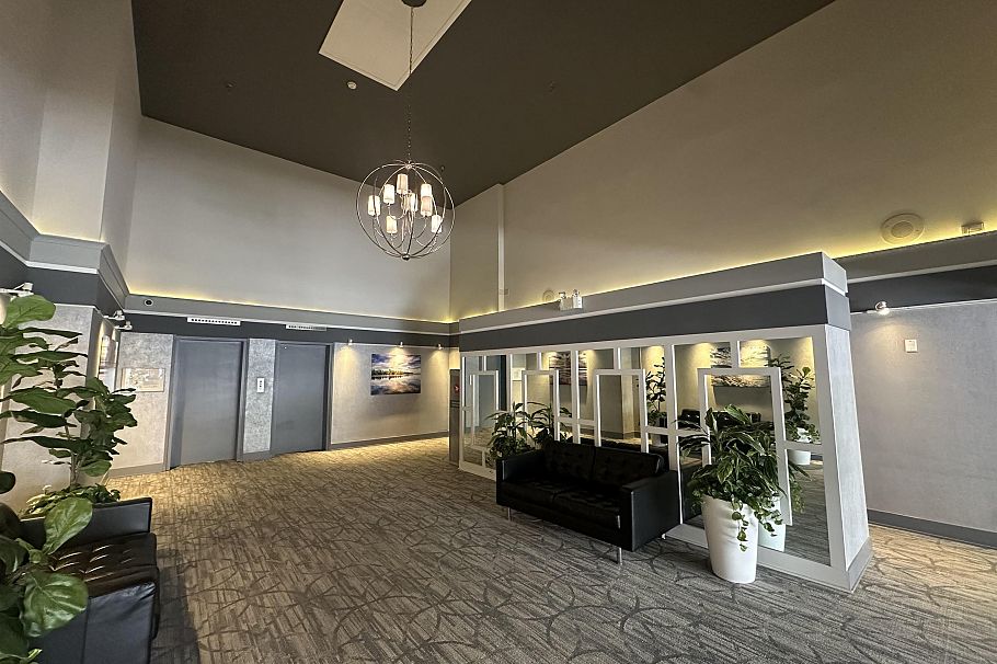 802 1515 Eastern Avenue North Vancouver, BC - 2