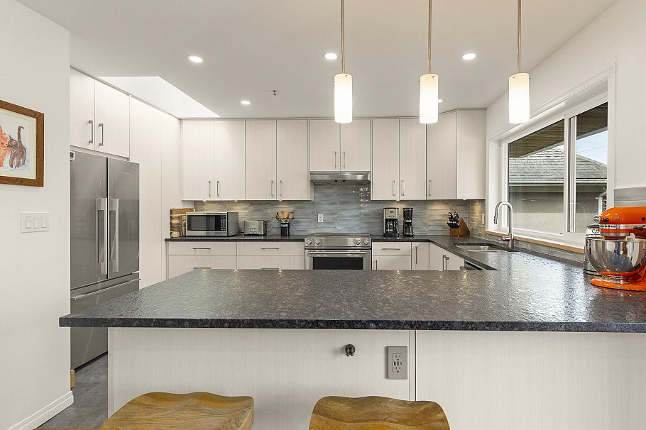 1815 W 14th Avenue Vancouver, BC - 10