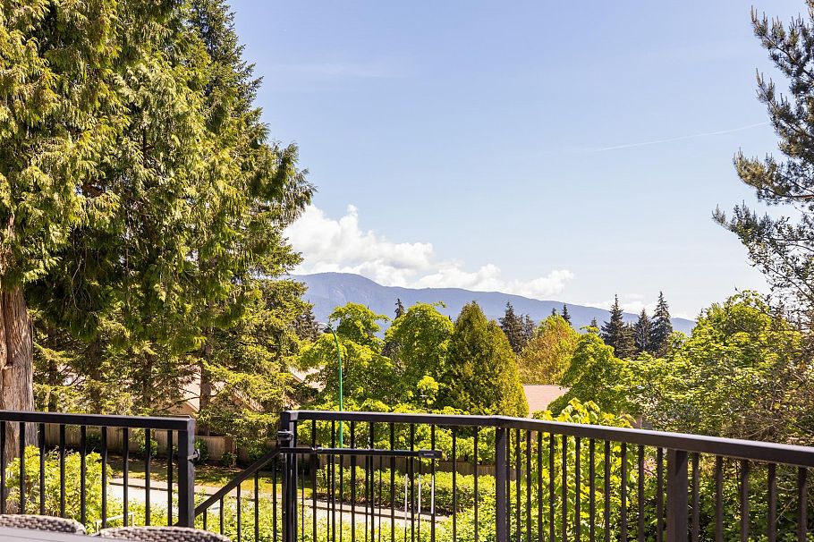 3985 Frames Place North Vancouver, BC - 28