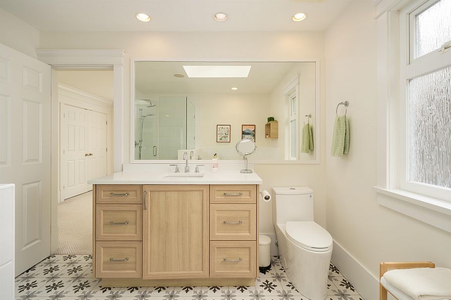 4275 W 14th Avenue Vancouver, BC - 23