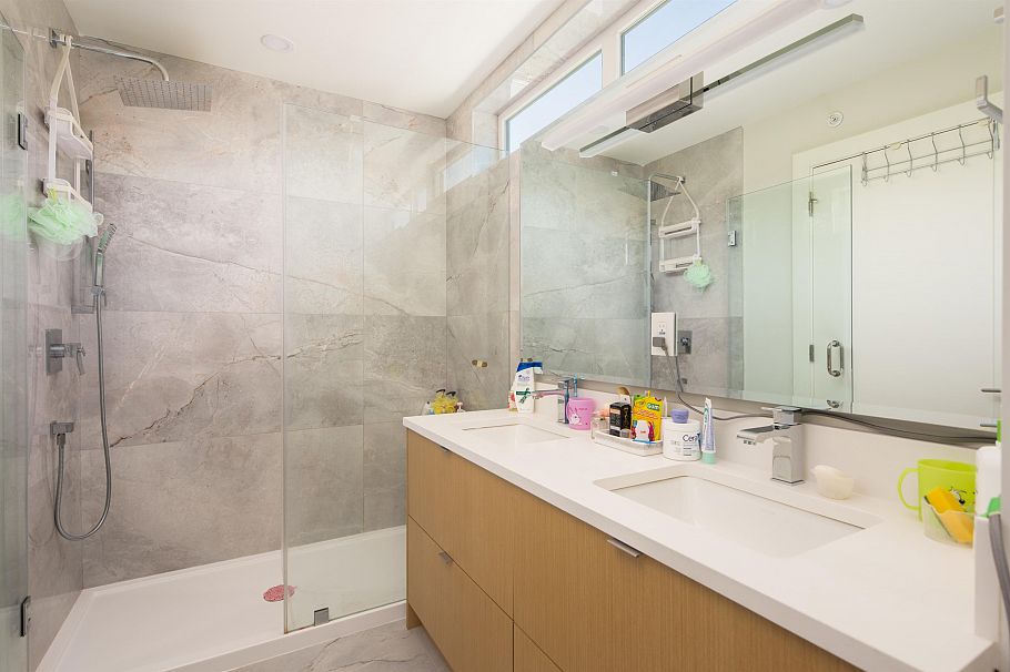 7675 Granville Street Vancouver, BC - 15