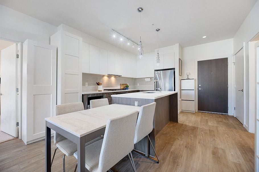 306 625 E 3rd Street North Vancouver, BC - 4