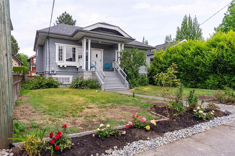 3425 W 8th Avenue Vancouver, BC - 2