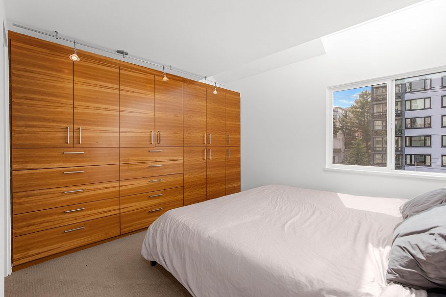 9 1934 Barclay Street Vancouver, BC - 11