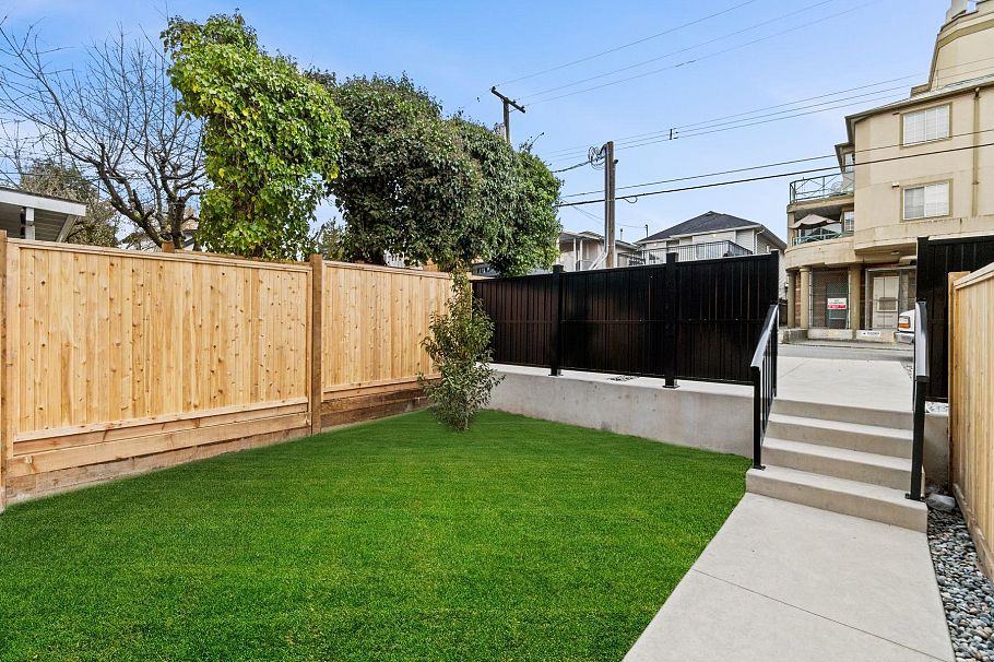 2 4963 Chester Street Vancouver, BC - 29