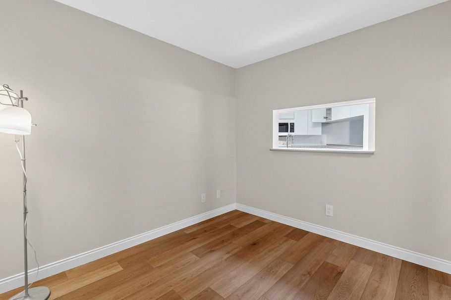 109 8460 Jellicoe Street Vancouver, BC - 11