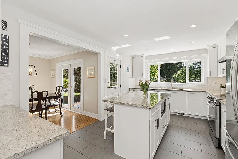1256 Eastview Road North Vancouver, BC - 5