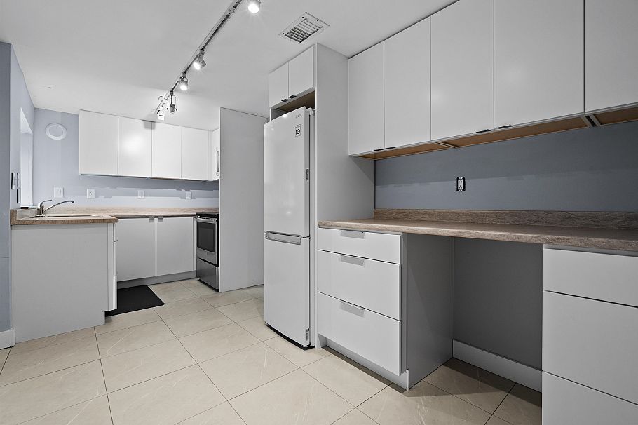 443-445 W Keith Road North Vancouver, BC - 13