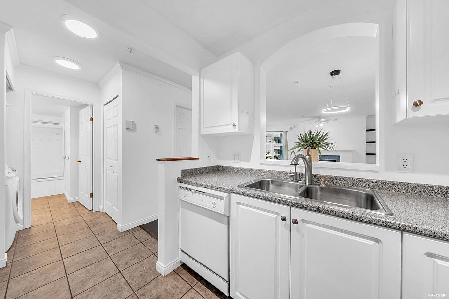 206 3638 Rae Avenue Vancouver, BC - 11