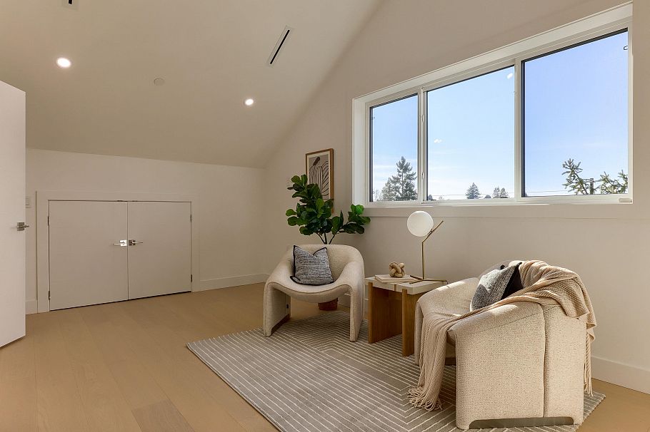 1 4742 St. Catherines Street Vancouver, BC - 4