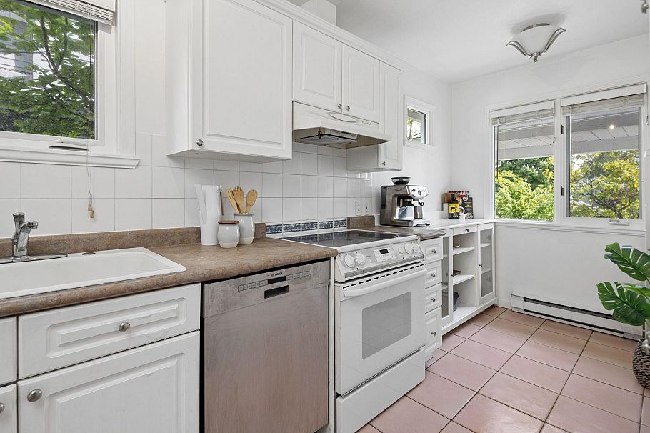 207 1518 Bowser Avenue North Vancouver, BC - 4