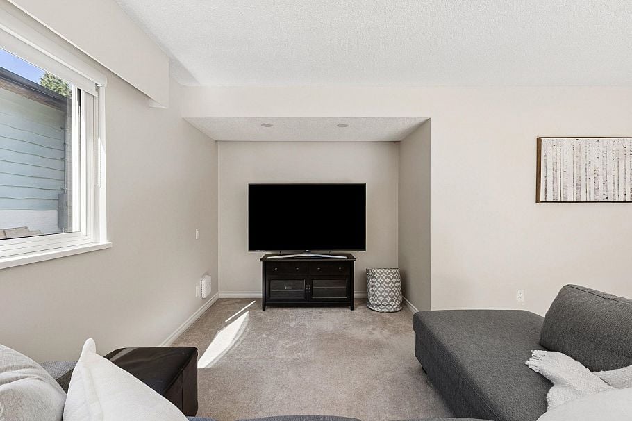 1256 Eastview Road North Vancouver, BC - 27