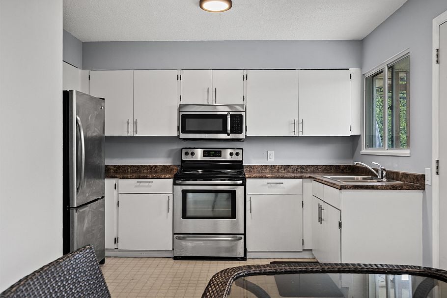 443-445 W Keith Road North Vancouver, BC - 33
