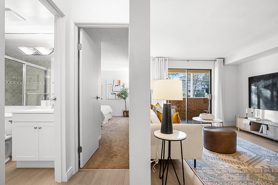 313 975 E Broadway Vancouver, BC - 13