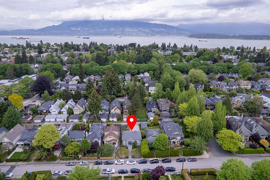 3425 W 8th Avenue Vancouver, BC - 1
