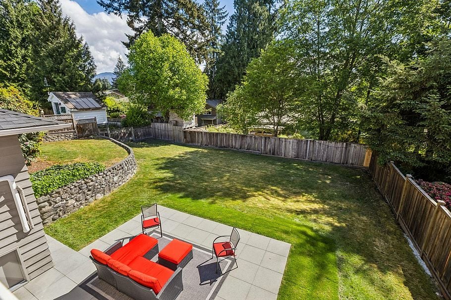 1256 Eastview Road North Vancouver, BC - 18
