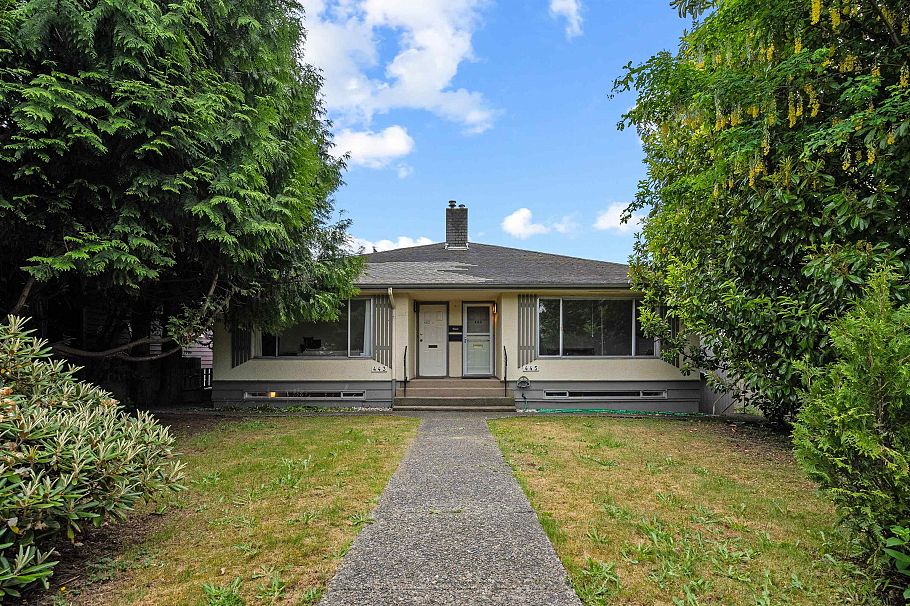 443-445 W Keith Road North Vancouver, BC - 38