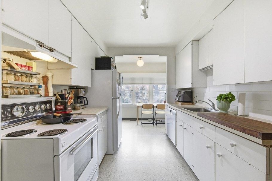 2506 W 15th Avenue Vancouver, BC - 9